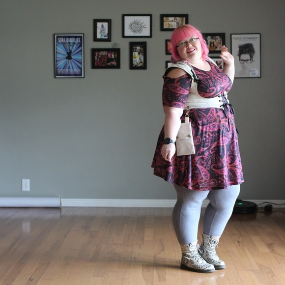 Pink Clove Paisley cold shoulder dress - Picture 1 of 5